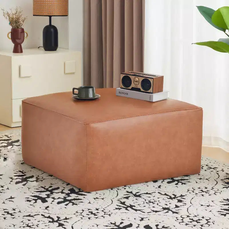 Pouf quadrato moderno, versatile e imbottito per interni