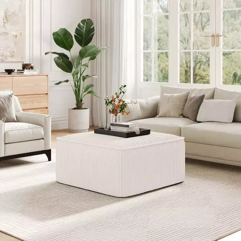Pouf quadrato moderno, versatile e imbottito per interni