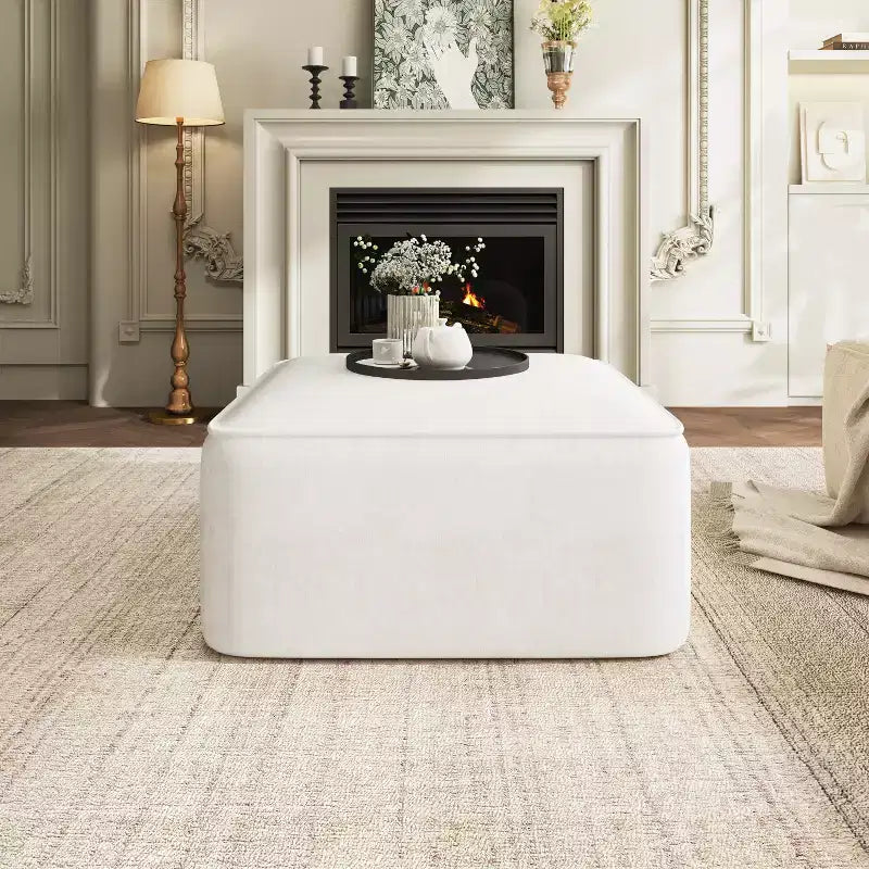 Pouf quadrato moderno, versatile e imbottito per interni