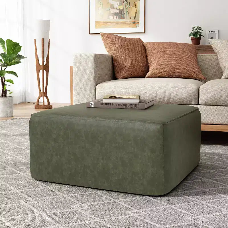 Pouf quadrato moderno, versatile e imbottito per interni