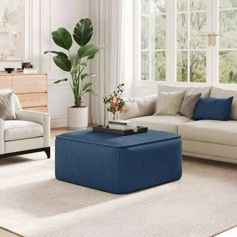Pouf quadrato moderno, versatile e imbottito per interni