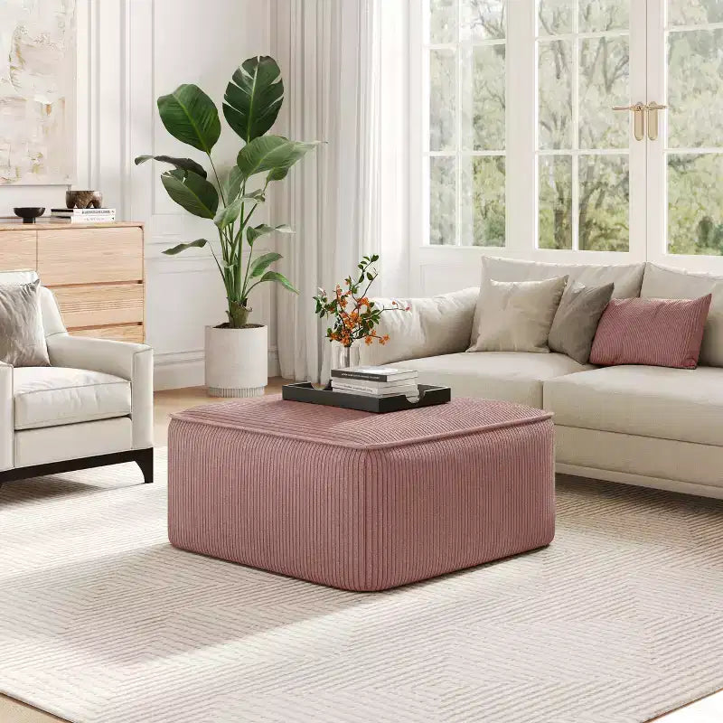 Pouf quadrato moderno, versatile e imbottito per interni