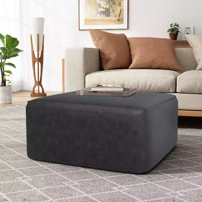 Pouf quadrato moderno, versatile e imbottito per interni