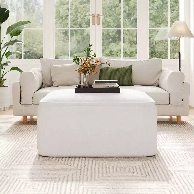 Pouf quadrato moderno, versatile e imbottito per interni