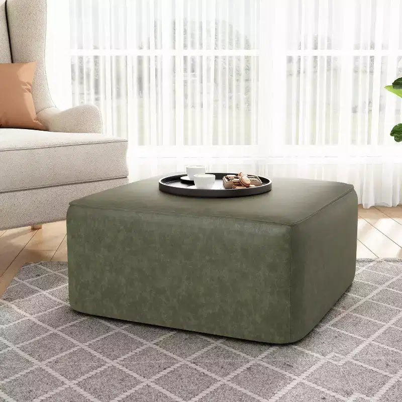 Pouf quadrato moderno, versatile e imbottito per interni