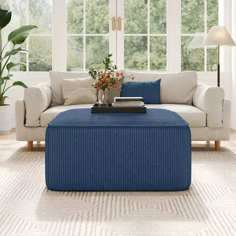 Pouf quadrato moderno, versatile e imbottito per interni