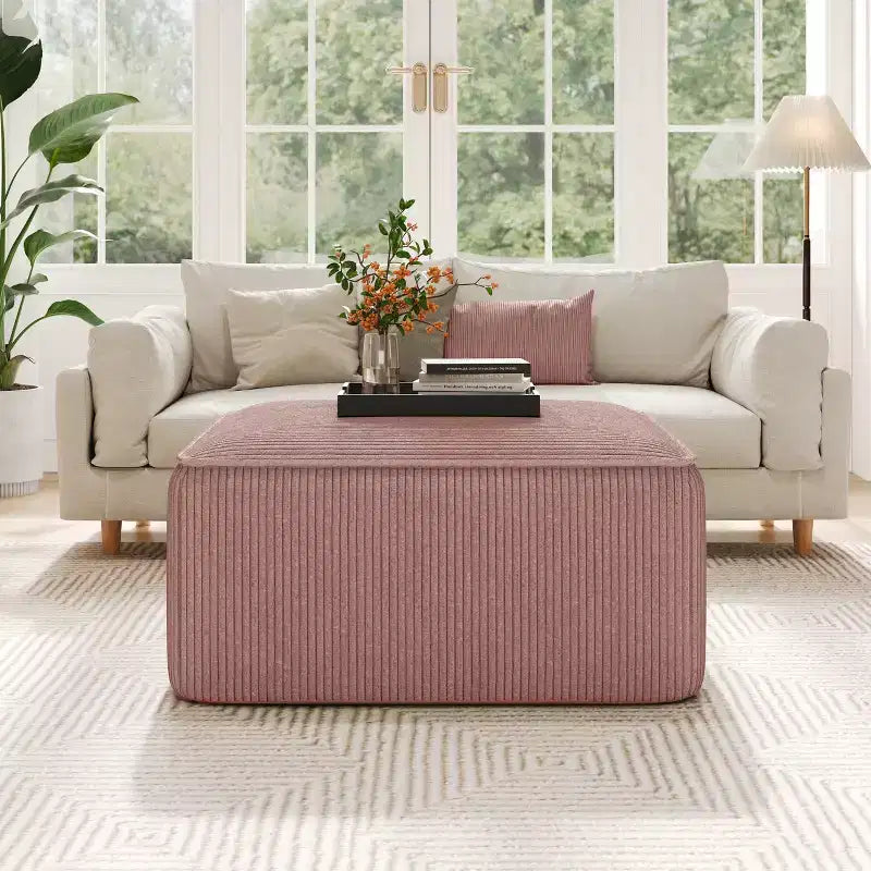 Pouf quadrato moderno, versatile e imbottito per interni