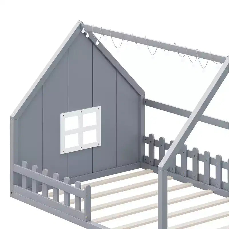Cama de madera tamaño Full con forma de casita, ventana y valla