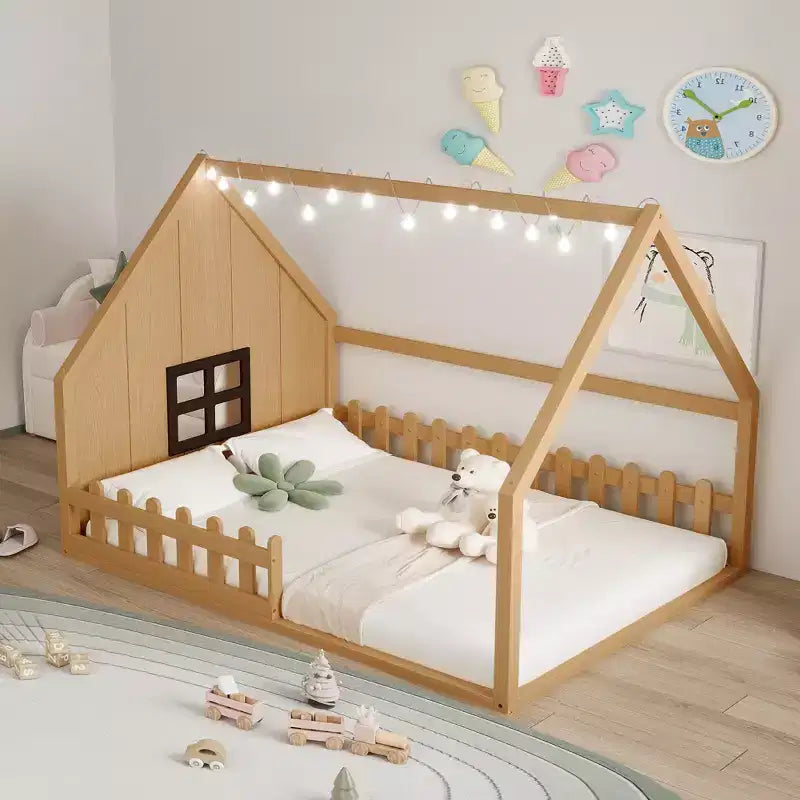 Cama de madera tamaño Full con forma de casita, ventana y valla