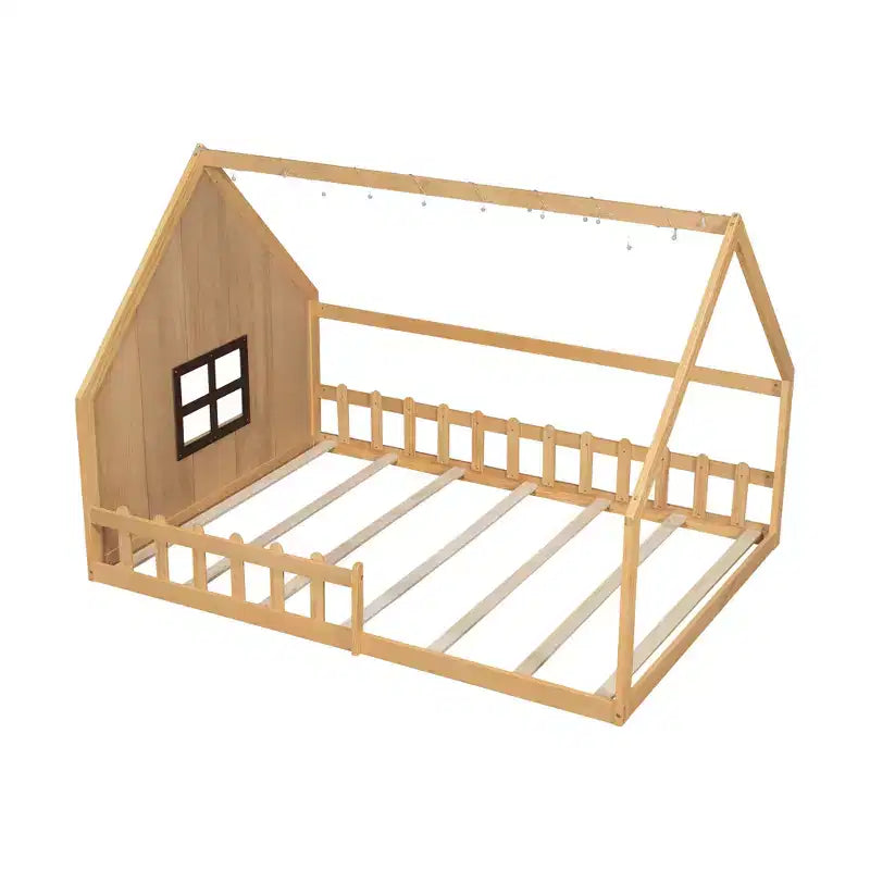 Cama de madera tamaño Full con forma de casita, ventana y valla