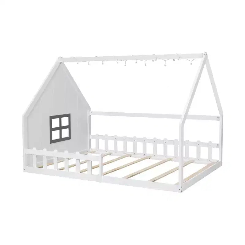 Cama de madera tamaño Full con forma de casita, ventana y valla