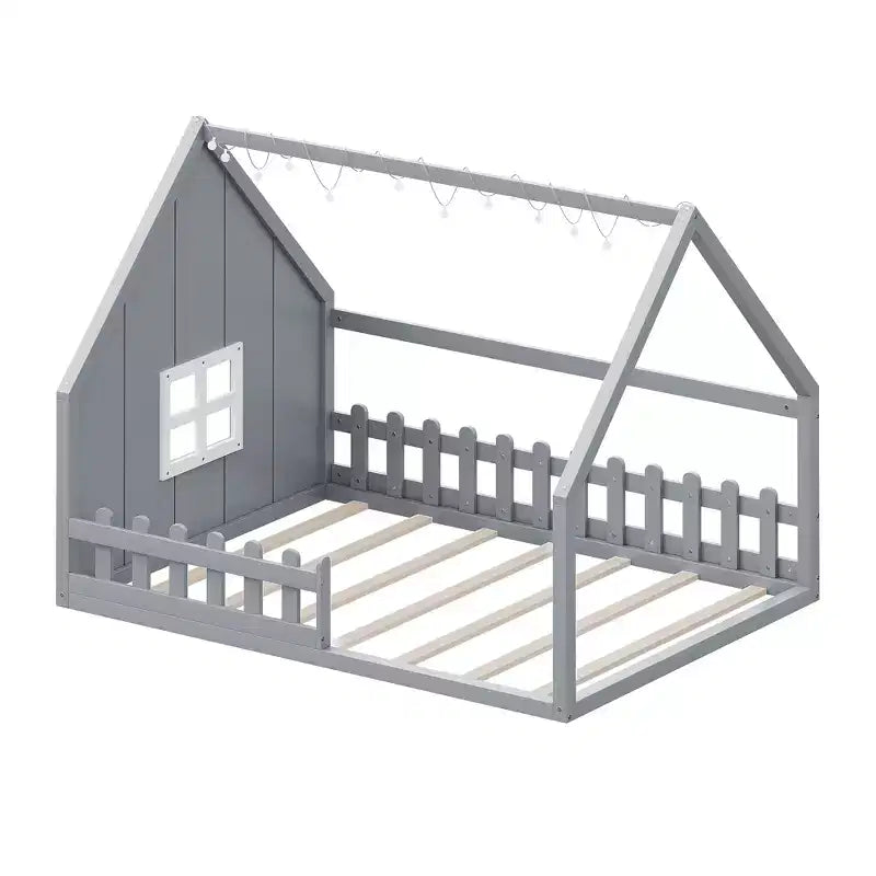 Cama de madera tamaño Full con forma de casita, ventana y valla