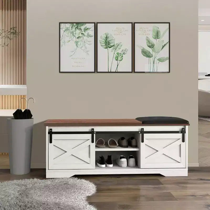 Banco zapatero blanco de 47 con puertas corredizas y cojín, banco de almacenamiento para entrada estilo granja con compartimento oculto y estantes ajustables