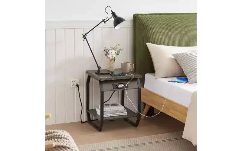 Set di 2 tavolini laterali con stazione di ricarica, tavolini con porte USB e prese, piccoli ripiani contenitore per soggiorno e camera da letto