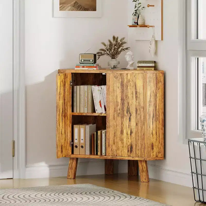 Mobiletto angolare in stile rustico a 3 ripiani con ripiano regolabile, tavolino angolare in legno con ante e tavolino terminale triangolare per soggiorno e cucina
