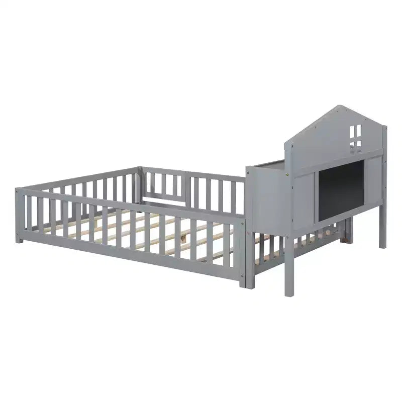 Cama Montessori baja tamaño Full con librería y pizarra, cama de plataforma de madera maciza con barandillas y cabecero con almacenamiento para niños y adolescentes