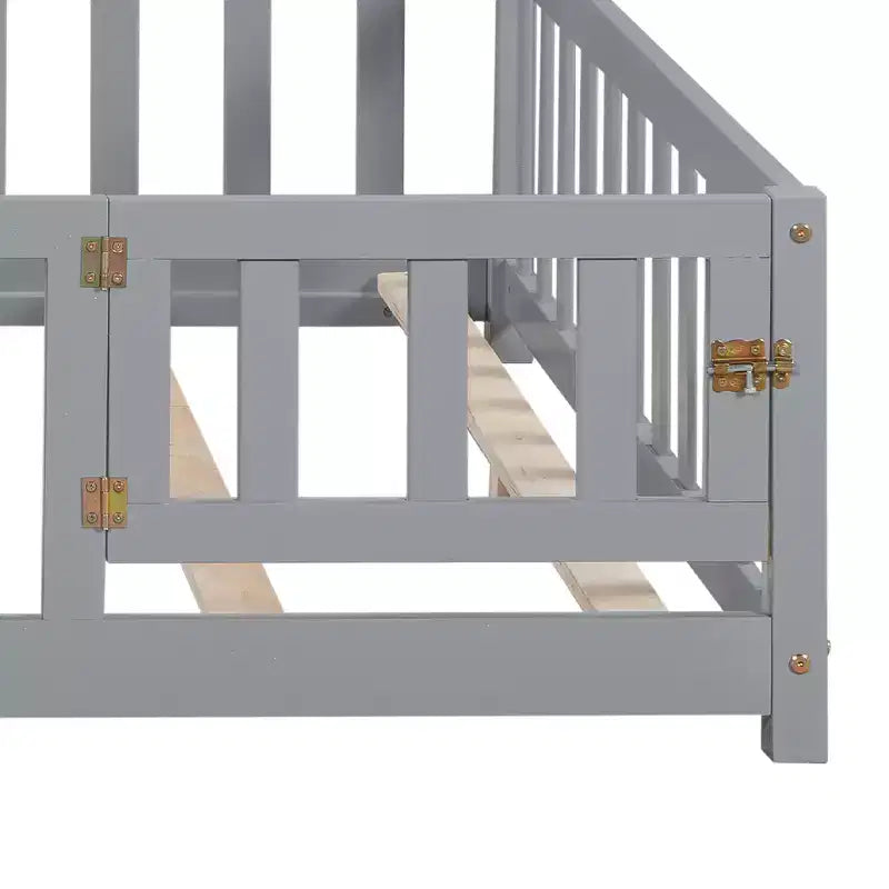 Cama Montessori baja tamaño Full con librería y pizarra, cama de plataforma de madera maciza con barandillas y cabecero con almacenamiento para niños y adolescentes