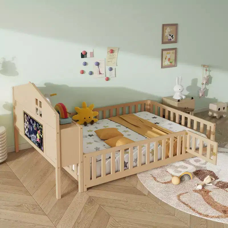 Cama Montessori baja tamaño Full con librería y pizarra, cama de plataforma de madera maciza con barandillas y cabecero con almacenamiento para niños y adolescentes