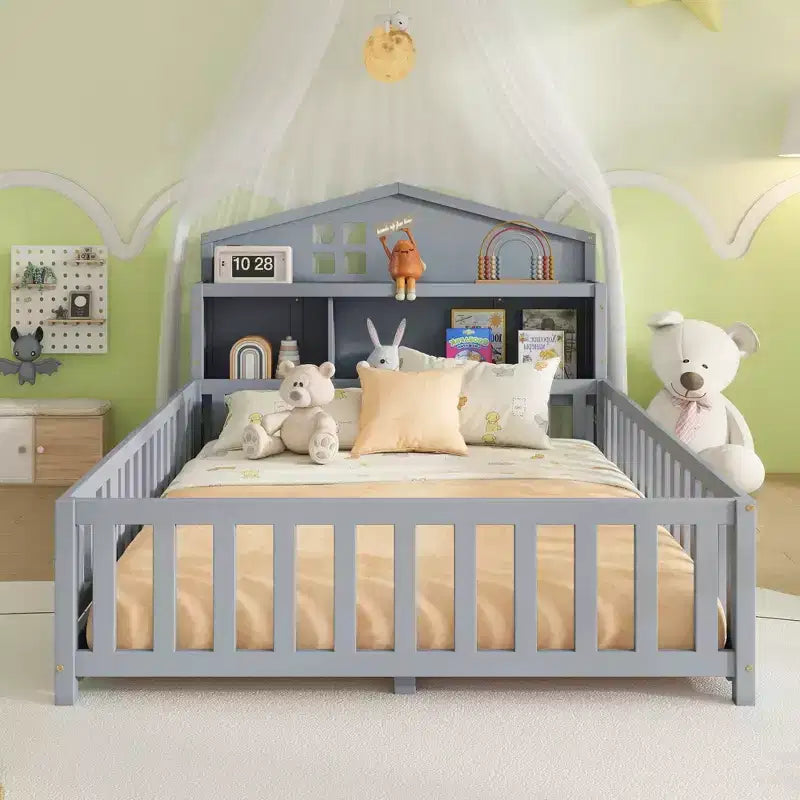 Letto Montessori a una piazza e mezza da pavimento con libreria e lavagna, letto a piattaforma in legno massello con sponde e testiera contenitore per bambini e ragazzi