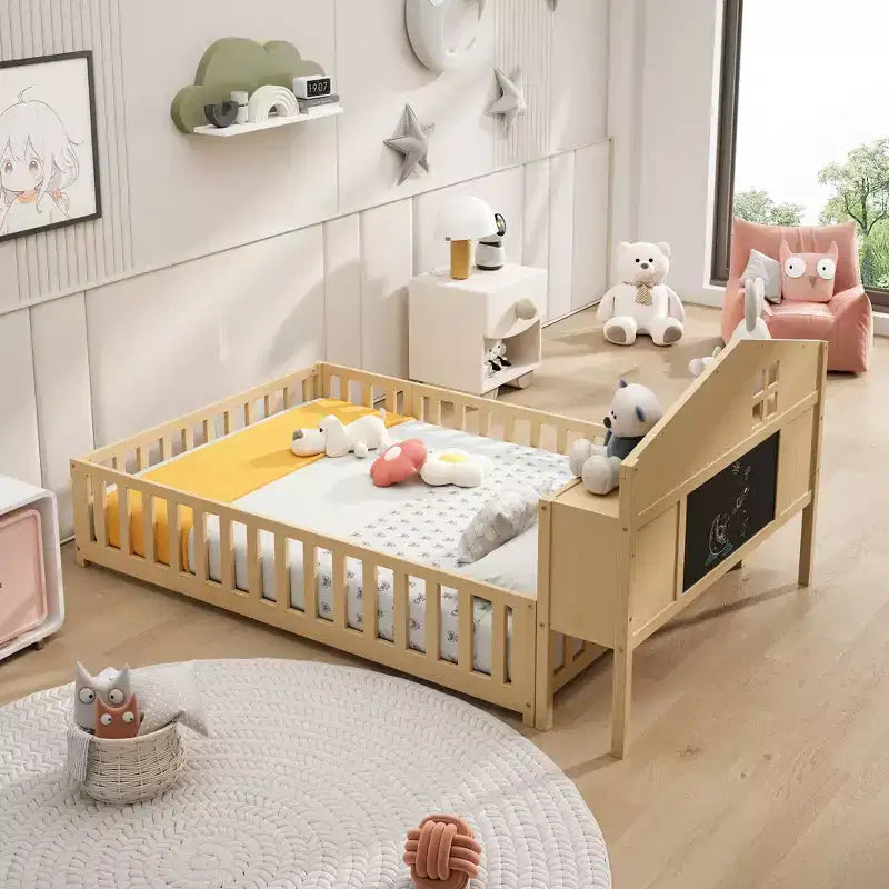 Cama Montessori baja tamaño Full con librería y pizarra, cama de plataforma de madera maciza con barandillas y cabecero con almacenamiento para niños y adolescentes