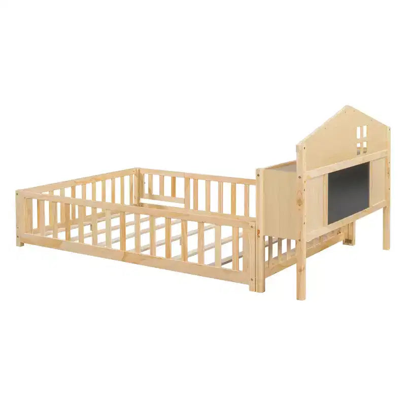 Cama Montessori baja tamaño Full con librería y pizarra, cama de plataforma de madera maciza con barandillas y cabecero con almacenamiento para niños y adolescentes