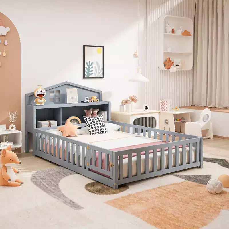 Letto Montessori a una piazza e mezza da pavimento con libreria e lavagna, letto a piattaforma in legno massello con sponde e testiera contenitore per bambini e ragazzi