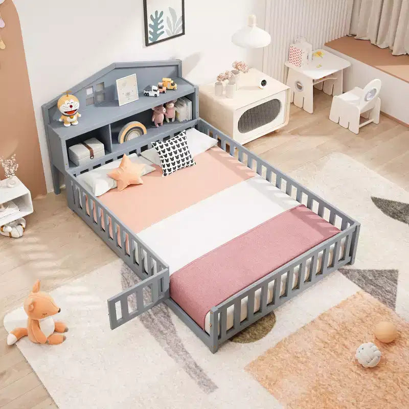 Letto Montessori a una piazza e mezza da pavimento con libreria e lavagna, letto a piattaforma in legno massello con sponde e testiera contenitore per bambini e ragazzi