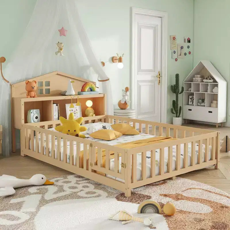 Letto Montessori a una piazza e mezza da pavimento con libreria e lavagna, letto a piattaforma in legno massello con sponde e testiera contenitore per bambini e ragazzi