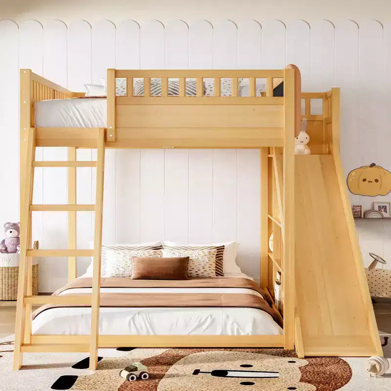Letto a soppalco con testiera imbottita e ripiani contenitore, struttura letto a soppalco in legno massello con scala e scivolo per bambini