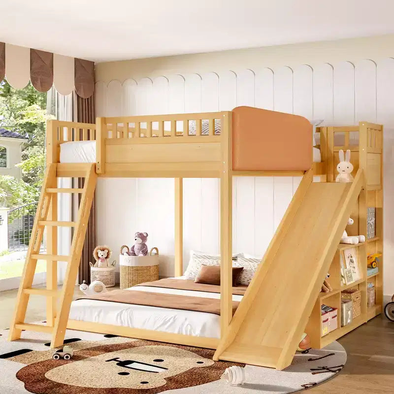Letto a soppalco con testiera imbottita e ripiani contenitore, struttura letto a soppalco in legno massello con scala e scivolo per bambini